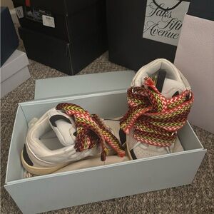 Stylish White Sneakers with Multicolor Laces
